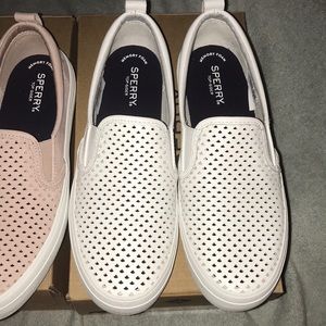 Hold white sperrys 8.5